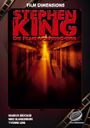 "STEPHEN KING: DIE FILME VON 1990-1999" in großen roten Buchstaben. Ein langer Gefängnisflur mit einem Mann im Licht.