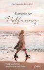 Texte: "Momente der Hoffnung", "Ellen Nieswiodek-Martin (Hg.)", "Wahre Geschichten über Vertrauen und Glaube", "Lydia". Eine Frau am Strand bei Sonnenuntergang.