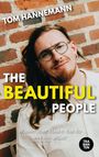 "THE BEAUTIFUL PEOPLE" in gelb. Darunter ein lächelnder Mann mit Brille vor einer Ziegelwand. Text unten: Haarwissen Versprechen.