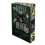 "Little Death" in großen Buchstaben, darunter ein Totenkopf mit goldenen Würfeln. Dominierend ist eine dunkle und mystische Atmosphäre.