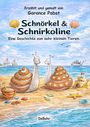Zwei Schnecken mit verzierten Häuschen am Strand, umgeben von Muscheln, Sandspielzeug und einem Sandburg.