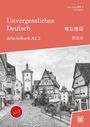 "Unvergessliches Deutsch: Arbeitsbuch A1.2" steht oben. Ein Schwarz-Weiß-Foto zeigt eine historische Stadtstraße.