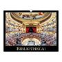 Text: "BIBLIOTHECA 2023". Eine prächtige, opulent beleuchtete Bibliothek mit Regalen, Balkonen und einer bemalten Decke.