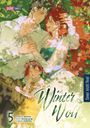 „Cover nicht final“, „Winter Wolf“, „5“, mit romantischer Illustration eines Paares und eines Kindes im Blumenfeld.