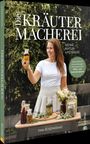 „Die Kräutermacherei: Meine Naturapotheke“ von Tina Rosenkranz. Frau mit Glas in der Hand, umgeben von Kräutern.