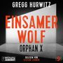 Text: "Gregg Hurwitz, Einsamer Wolf, Orphan X, Gelesen von Stefan Lehnen, Ronin Hörverlag, 9." Ein dunkler Raum mit Lichtstrahl.