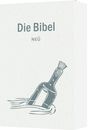 Text: "Die Bibel NEÜ". Illustration: Flasche im Wasser mit Papierrolle. Helle, minimalistische Gestaltung.