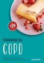 „Ernährung bei COPD: Über 120 Rezepte“. Teller mit gefülltem Pfannkuchen und Erdbeeren.