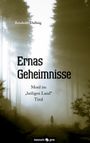 Ernas Geheimnisse: Mord im „heiligen Land“ Tirol. Eine Person wandert allein auf einem nebligen Waldweg.