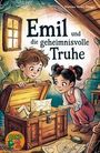 "Emil und die geheimnisvolle Truhe. Band 2." Zwei Kinder öffnen eine Schatztruhe in einem Dachboden, Karten ragen hervor.