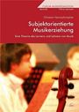 Text: "Subjektorientierte Musikerziehung – Eine Theorie des Lernens und Lehrens von Musik." Im Hintergrund schemenhaft Musiker.