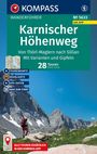 KOMPASS Wanderführer: Karnischer Höhenweg, 28 Touren. Bild zeigt Wanderer vor beeindruckender Berglandschaft.
