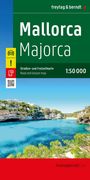 Mallorca Karte, freytag & berndt, 1:50 000. Küstenlandschaft mit klarem Wasser, grünen Bäumen und Felsen.