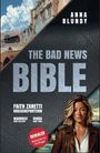 „The Bad News Bible“ von Anna Blundy. Illustration von zerstörten Gebäuden und einer Frau in Lederjacke.