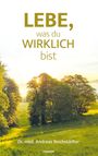 "Lebe, was du wirklich bist" von Dr. med. Andreas Reichstädter. Ein sonniger Landschaftshintergrund mit Bäumen.