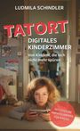 „Tatort Digitales Kinderzimmer“ von Ludmila Schindler. Ein Kind mit Tablet im Bett, orangefarbener Kreis mit Promotion.