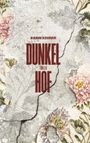 "DUNKEL HOF" in großer roter Schrift auf einer rissigen Betonwand mit Blumenmustern an den Rändern.
