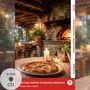 Text: "L'ULTIMO ORDINE DI SIGNOR FERRANTE", "PIZZERIA DELLA VERITÀ", "MODERNE LEKTÜRE", "A1-A2", "AUDIO CD 1".  
Eine Pizza auf kariertem Tischtuch, Kerze, rustikales Ambiente.