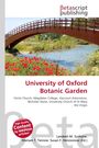 Betascript Publishing. University of Oxford Botanic Garden. Holzbrücke über Fluss, rote Blumen am Ufer.