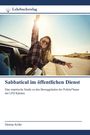 "Sabbatical im öffentlichen Dienst" - Studie über Polizist*innen Kärntens. Frau lehnt aus Autofenster, lächelt in Sonne.