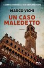 „IL COMMISSARIO BORDELLI: OLTRE UN MILIONE DI COPIE“, „MARCO VICHI“, „UN CASO MALEDETTO“, „Romanzo“. Turm auf historischem Gebäude.