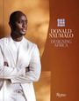 DONALD NXUMALO DESIGNING AFRICA. Ein Mann in weißem Anzug vor einer orange-braunen Wand.