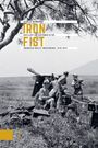"Azarja Harmanny, Iron Fist, Artillery and Air Power in the Indonesian War of Independence, 1945-1949."  

Schwarz-Weiß-Foto von Soldaten bei Geschütz.