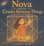 „Nova and the Cracks Between Things“ von Anjella E. Banks. Illustration: Mädchen in orange vor leuchtender Kiste im Weltraum.