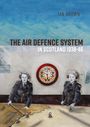 "The Air Defence System in Scotland 1938-46" steht oben. Zwei Frauen in Uniform arbeiten an einer Karte.