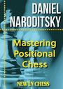 Text: "Daniel Naroditsky, Mastering Positional Chess, New in Chess." Schachfiguren-Hintergrund in Blau- und Gelbtönen.