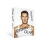 Die Wörter "ERWIN OLAF FREEDOM" erscheinen in großen, schwarzen Buchstaben auf einem Buchcover. Gesicht eines Mannes im weißen Tanktop.