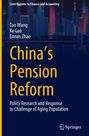 Text: "China’s Pension Reform: Policy Research and Response to Challenge of Aging Population." Skyline von Gebäuden.