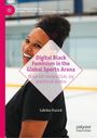 "Digital Black Feminism in the Global Sports Arena" steht vor einer Frau, die lächelnd in einer Halle steht.