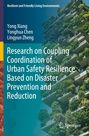 Titel zeigt Forschung zu städtischer Sicherheitsresilienz. Autoren: Yong Xiang, Yonghua Chen, Lingyun Zheng. Gebäude mit Pflanzen.