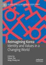 "Reimagining Korea: Identity and Values in a Changing World", von Yohan Yoo und Song Chong Lee. Abstraktes rotes Muster auf blauem Hintergrund.