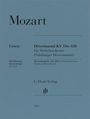 Text auf grauem Hintergrund: Mozart, Divertimenti KV 136-138 für Streichorchester, Urtext, G. Henle Verlag.