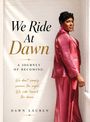 Texte: We Ride At Dawn. A Journey of Becoming. We don't simply survive the night. We ride toward the dawn. Dawn Lauren.  
Rechts steht eine Person in rosa Outfit.