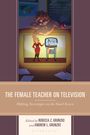 "The Female Teacher on Television" – Zwei Lehrerfiguren: Eine reale, nachdenklich, und eine animierte, selbstbewusst vor einem TV.
