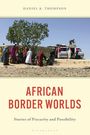 „African Border Worlds: Stories of Precarity and Possibility“. Menschen, ein Baum und ein Van in einer trockenen Landschaft.