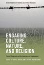 "Engaging Culture, Nature, and Religion." Ein Spinnennetz vor einem unscharfen Hintergrund mit einem Stück Stacheldraht.