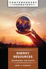 "Contemporary Debates: Energy Resources, Examining the Facts, Jerry A. McBeath." Hände halten die Erde, umgeben von Energiesymbolen.