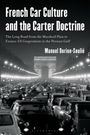 Titel: "French Car Culture and the Carter Doctrine". Schwarz-Weiß-Foto von Autos Richtung Triumphbogen in Paris.