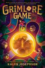 „The Grimlore Game“ in großen, gelben Buchstaben. Illustration eines Spiels mit Würfeln, Figuren und einem mystischen Haus.