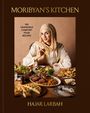 "Moribyan's Kitchen", "100 Craveable Comfort Food Recipes", "Hajar Larbah". Frau in hellem Kopftuch mit Essenstisch.