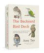 "The Backyard Bird Deck" von Amy Tan, mit Vogelillustrationen in natürlichen Farben.