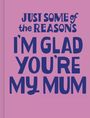 „JUST SOME of the REASONS I'M GLAD YOU'RE MY MUM“ steht in großen dunkelblauen Buchstaben auf rosa Hintergrund.