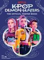 „Netflix K-Pop Demon Hunters The Official Poster Book“ darüber drei stilisierte Figuren. Darunter: „With Over 35 Pull-Out Posters!“.