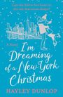 Ein Roman: "I'm Dreaming of a New York Christmas" von Hayley Dunlop. Illustration einer Umarmung vor New Yorks Skyline.