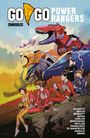 „GO GO POWER RANGERS OMNIBUS“ steht oben. Fünf Power Rangers sitzen vor riesigen mechanischen Dinosauriern.