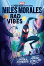 "Miles Morales: Bad Vibes", ein Spider-Man Graphic Novel. Comic-Stil. Miles springt dynamisch durch eine bunte Stadt.